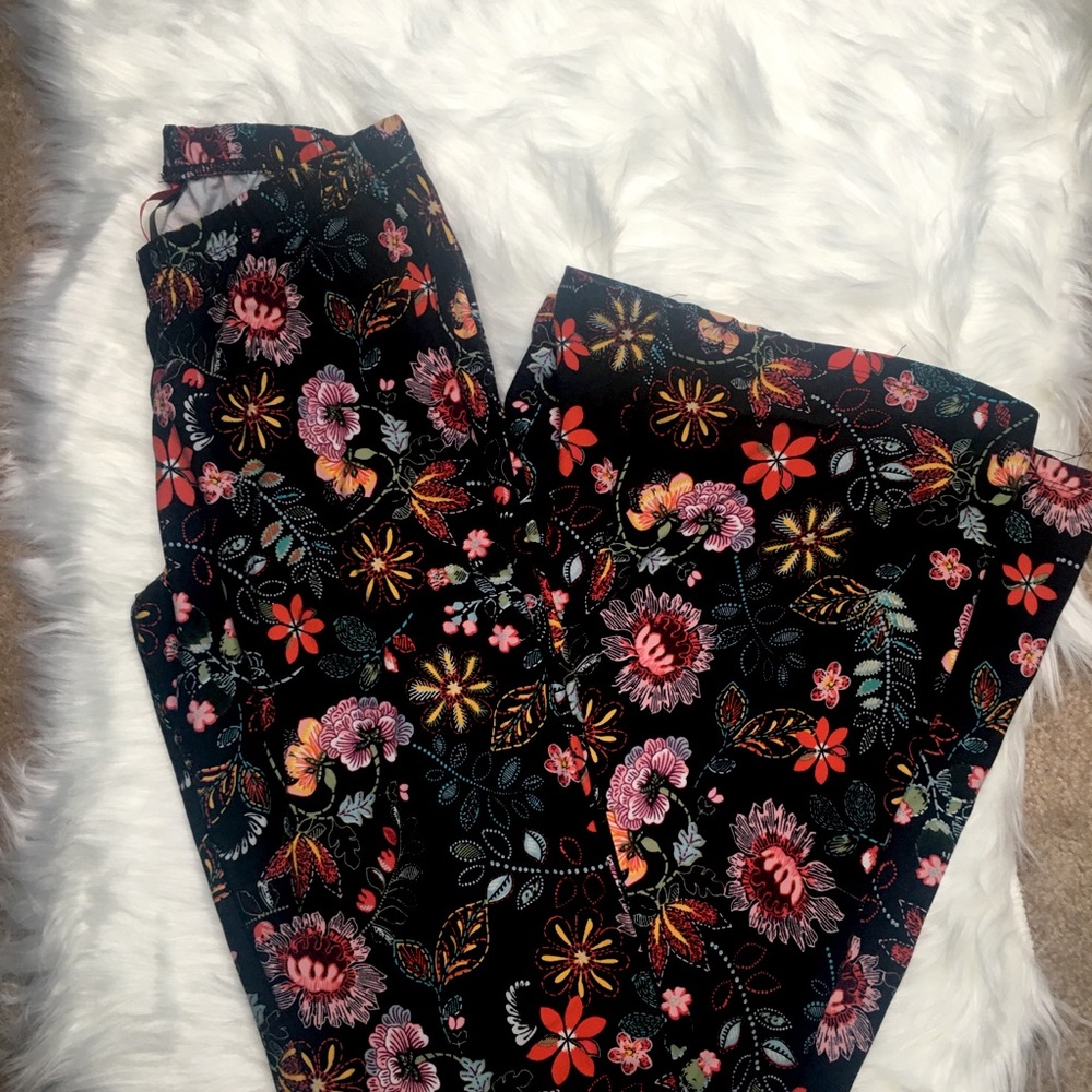 MULTICOLORED, Pretty Paisley Print Palazzo Pants!!! 🙀 Vibrant colors that pop!